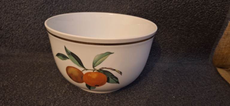 Bowl for salads, desserts, porcelain, Royal Worcester EVESHAM design, perfect condition