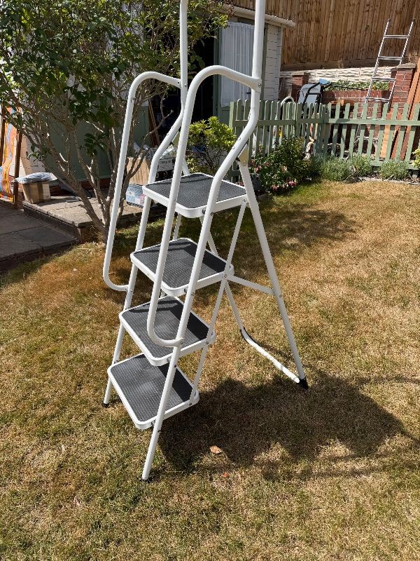 White 4-Step Ladder with Handrail – Good Condition