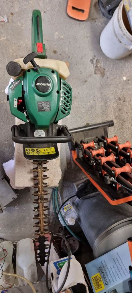 Qualcast Petrol Hedge Trimmer – Good Working Order