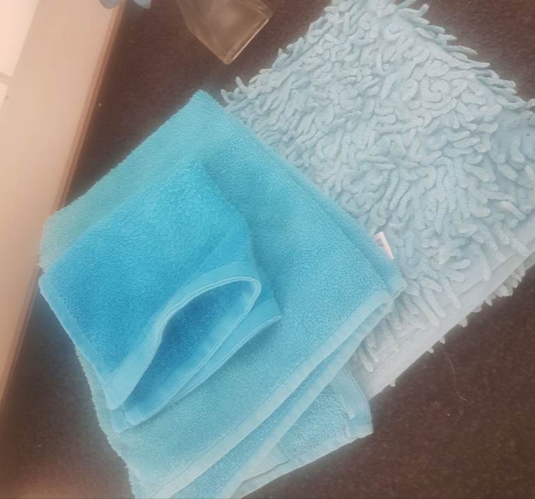 Bath/sink Mat & Hand Towel face cloth Flower vase bathroom accessories