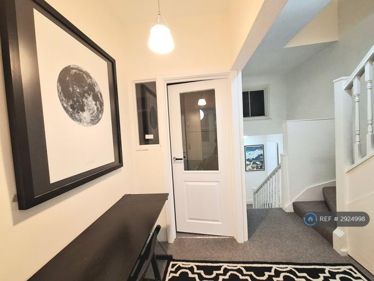 3 bedroom flat in Hormead Road, London, W9 (3 bed) (#2924998)