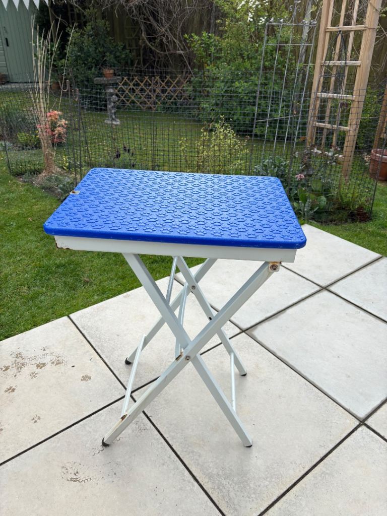Small grooming table