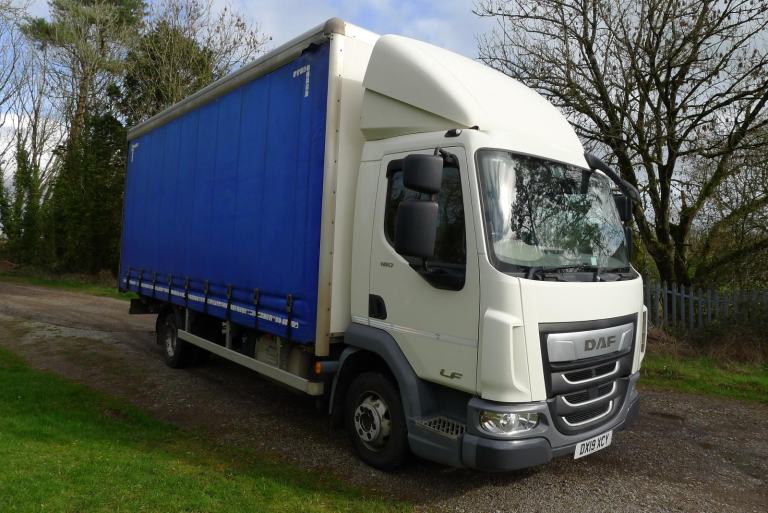 DAF LF180 7.5T 20ft Curtainside w/ tuckaway tail-lift. Manual.