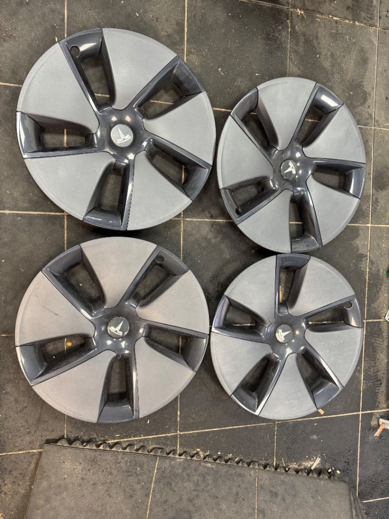 4x Tesla Model 3 original aero wheel covers hub caps trims 18” with centre caps