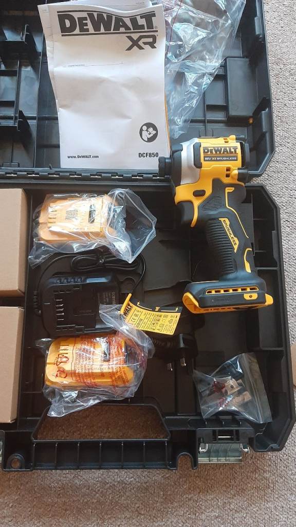 Dewalt 18v Impact driver dcf850 full set (very strong)