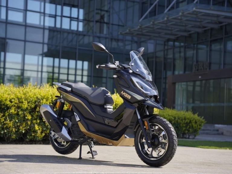 MGB SST 125cc Automatic Scooter Learner Legal City Commuter Excellent MPG