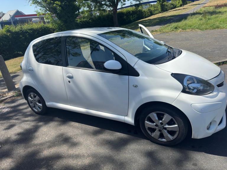 Toyota, AYGO, Hatchback, 2013, Manual, 998 (cc), 5 doors