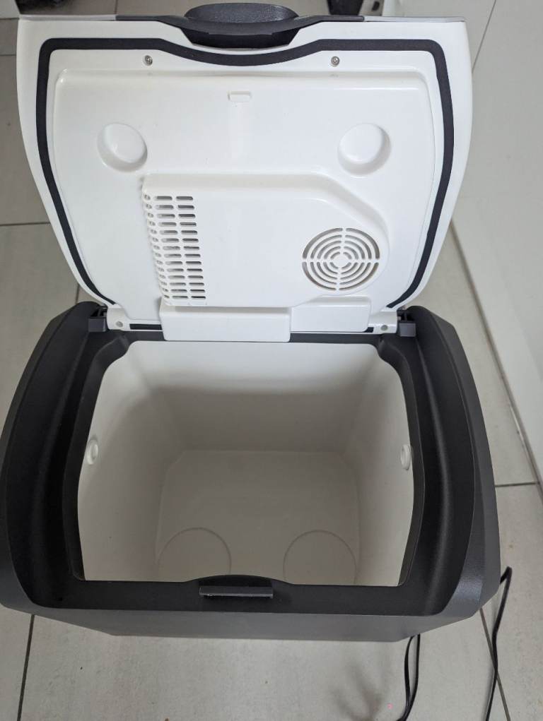 Halfords car cooler box