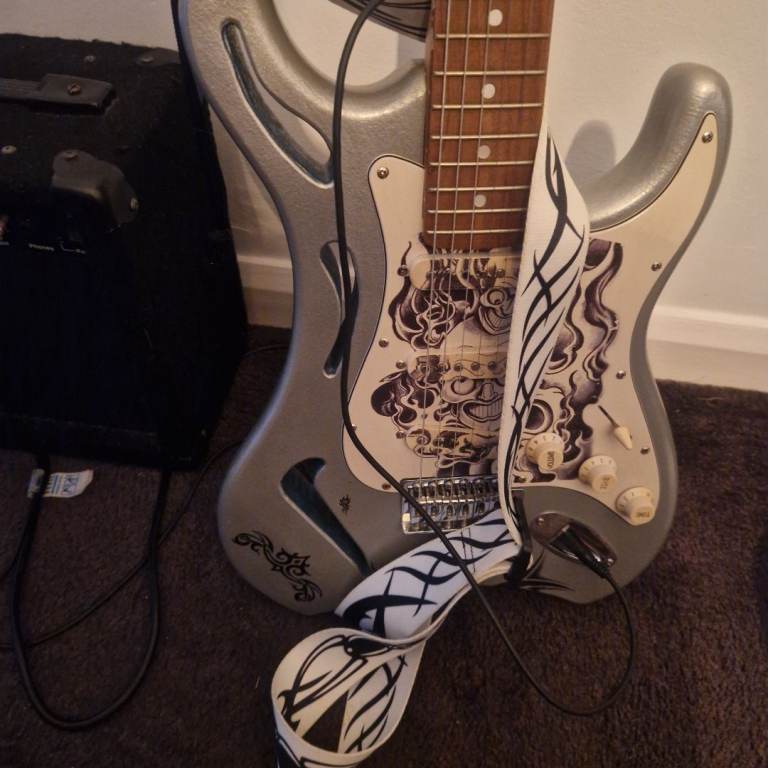 Silver Electric Guitar with Amp and Strap – Good Condition