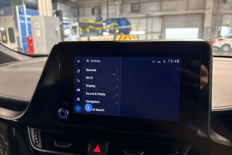 2022 Toyota C-HR 1.8 VVT-h GPF Design SUV 5dr Petrol Hybrid CVT Euro 6 (s/s) (122 ps) Automa SUV ...