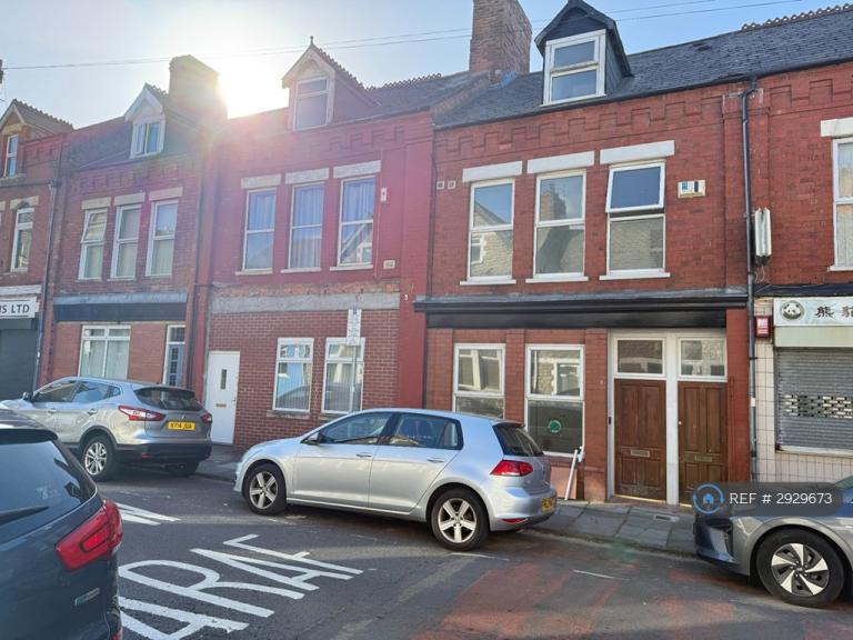 1 bedroom flat in High Street, Barry, CF62 (1 bed) (#2929673)