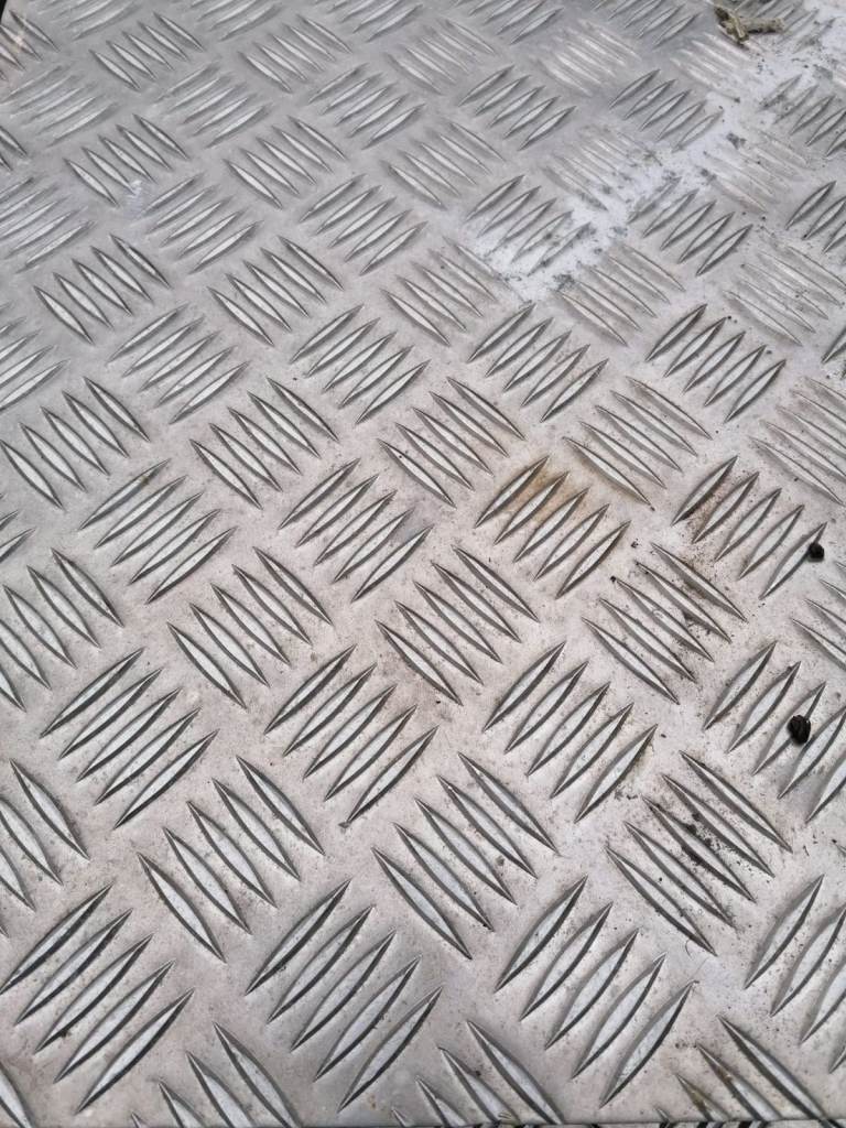 Aluminium Plate Full Size Non Sip Chequered 2400mm X 1250mm X 2mm (8ft x 4.10ft)