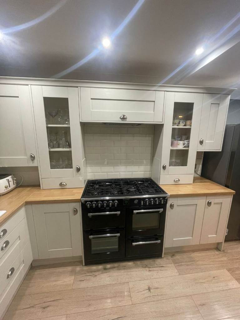 Howdens Shaker Kitchen