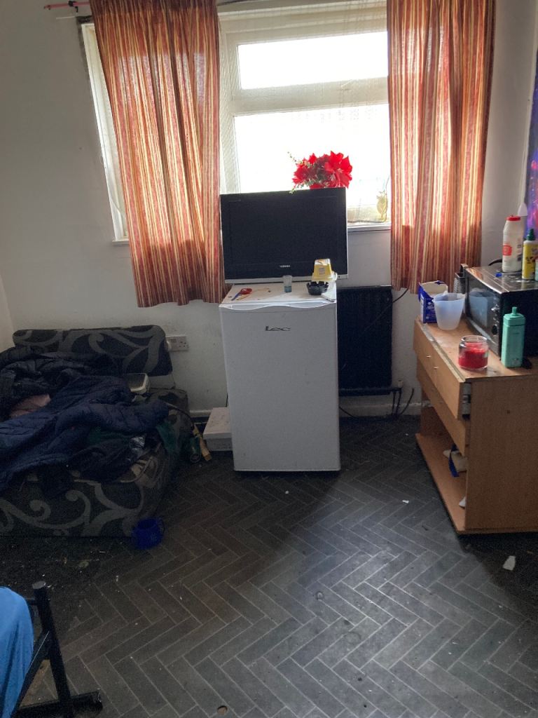Large double room to rent 
