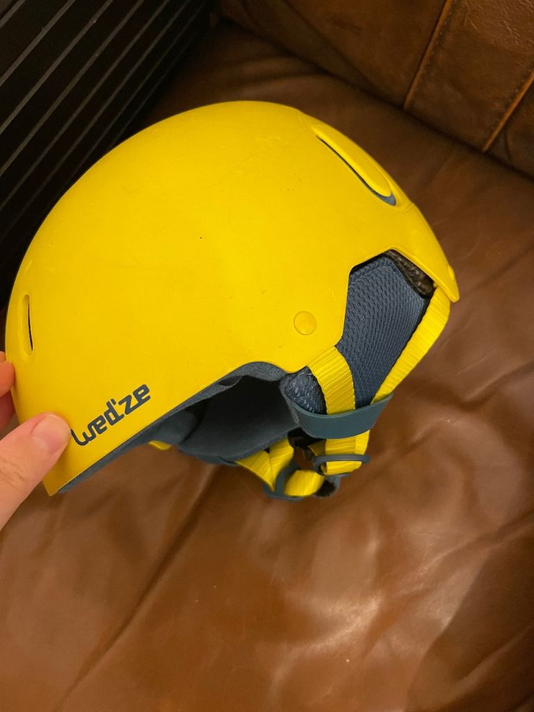 Decathlon feel 400 Kids' Wedze ski helmet in neon yellow 53-56cm