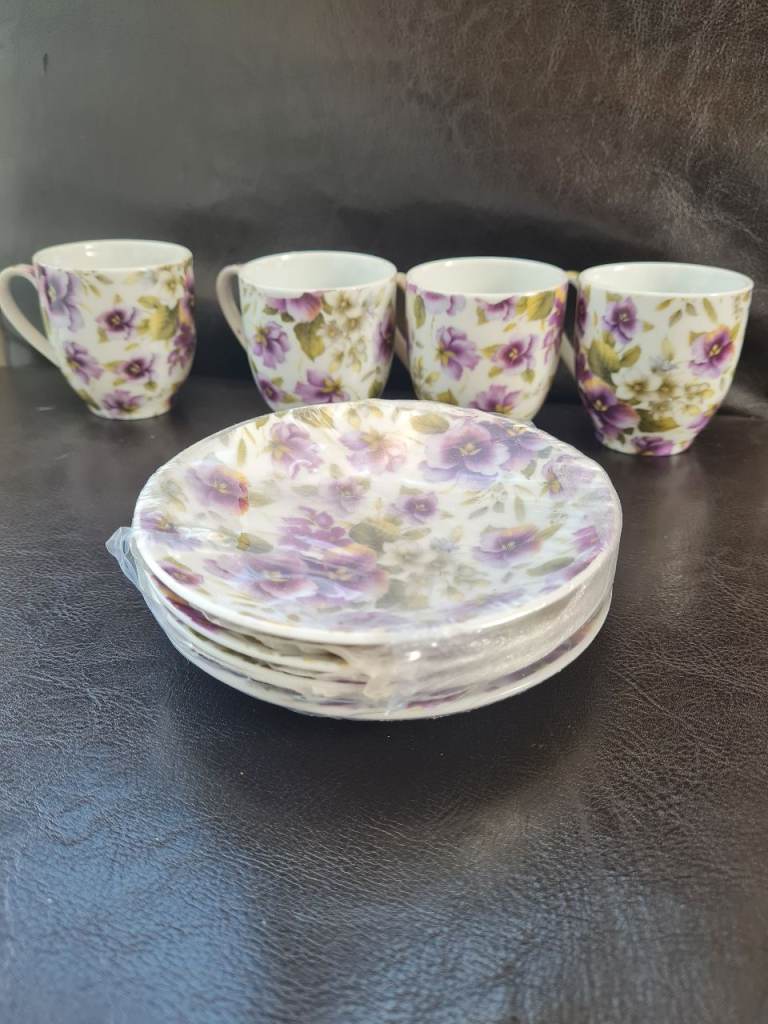 Bristol China Company Floral Cups and Saucers Set – New