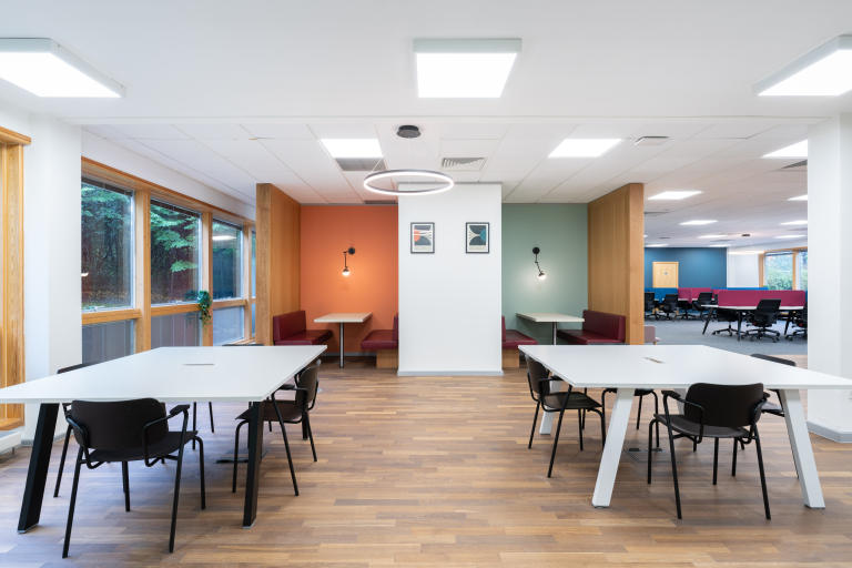 Edinburgh - EH129DQ \ Flexible Office Rental with Capacity for 15 Desks