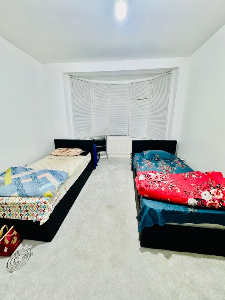 Newly renovated house king size rooms to rent