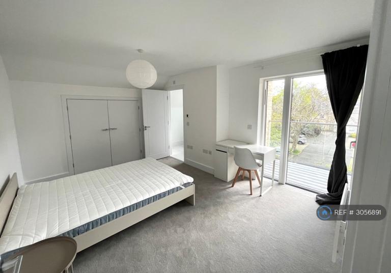 2 bedroom flat in St. Stephens Place, Cambridge, CB3 (2 bed) (#3056891)