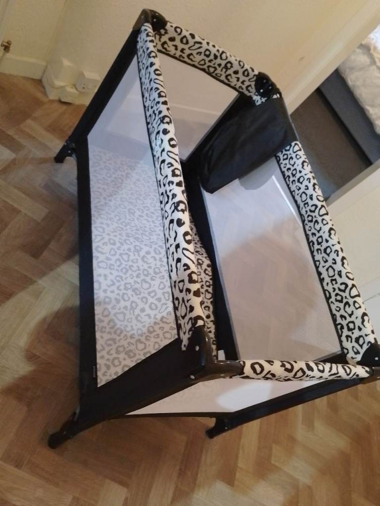 Kids travel cot (BRAND NEW)  £20