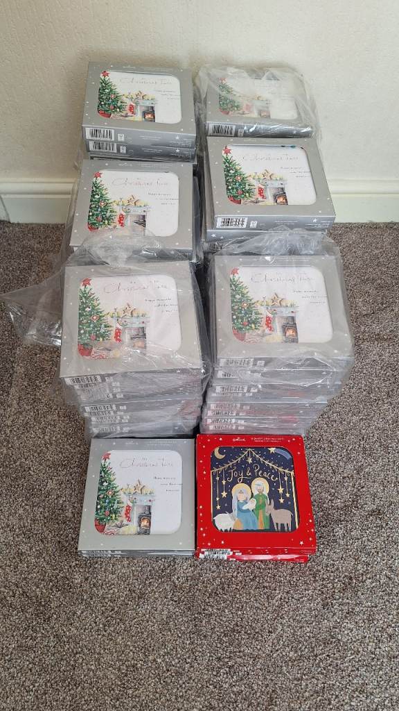 Hallmark Box of Christmas Cards. 16 in a box. 2 designs