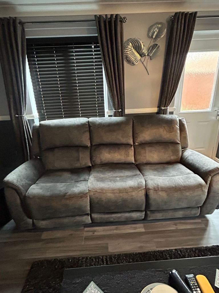 DFS Dylan Express Recliner 3 seater sofa 