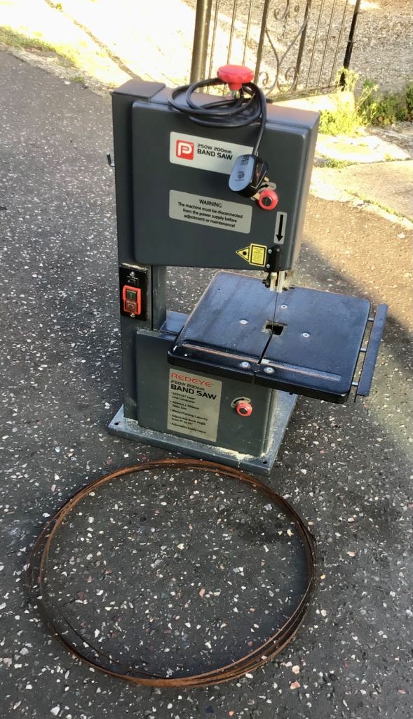 Red Eye Electric Band Saw with spare bands ( blades)