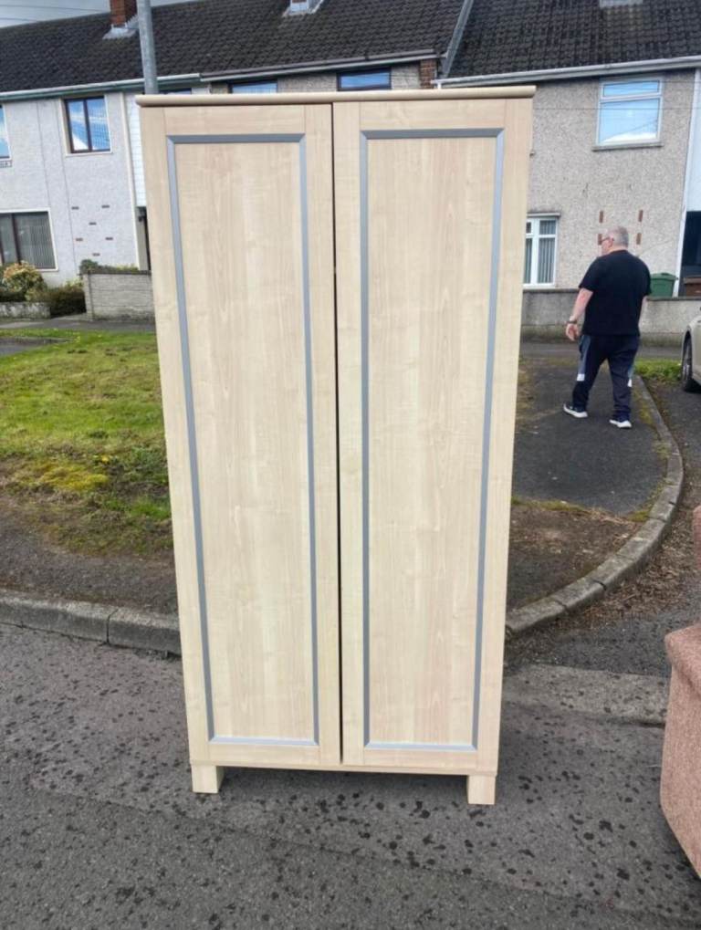 Modern double door wardrobe £79