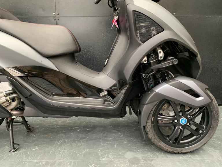 PIAGGIO MP3 300 YOURBAN LT LOW MILEAGE HPI CLEAR 