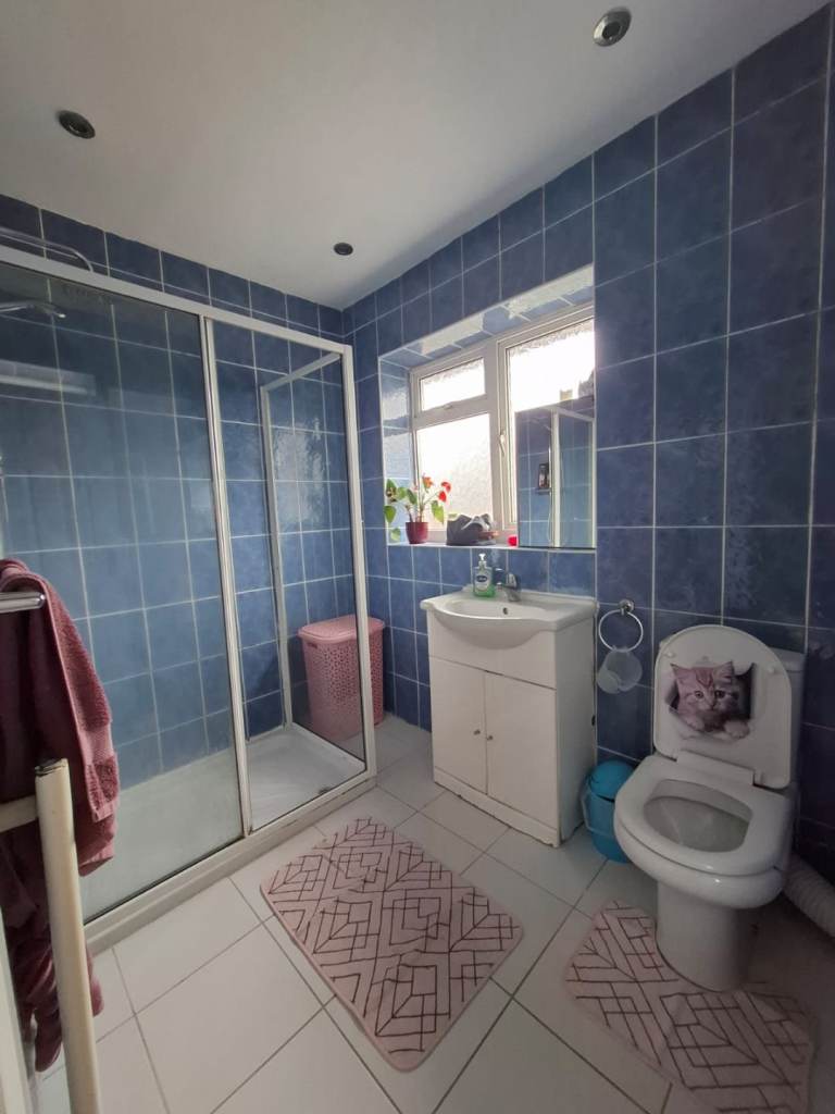 Double Room for rent in Northolt inc Bills