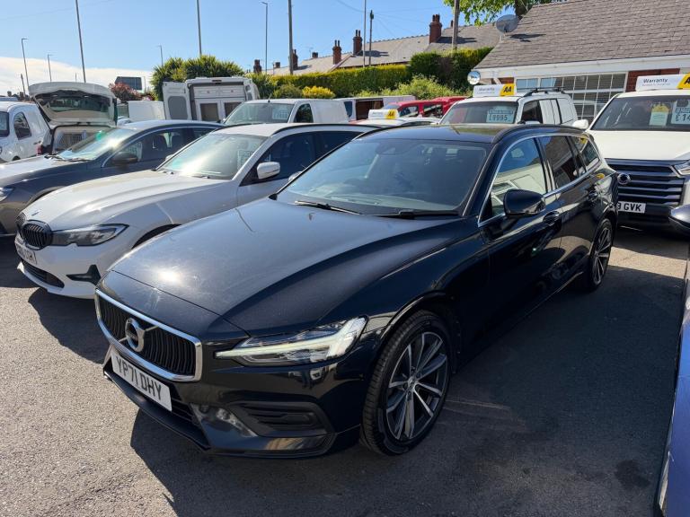 2021 71 VOLVO V60 2.0 B3 MHEV MOMENTUM DCT AUTO BLACK ESTATE PETROL 1 OWNER FSH