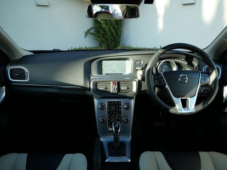 2016 Volvo V40 Cross Country 2.0 T5 Pro Hatchback 5dr Petrol Auto AWD Euro 6 (s/s) (245 ps) Hatch...