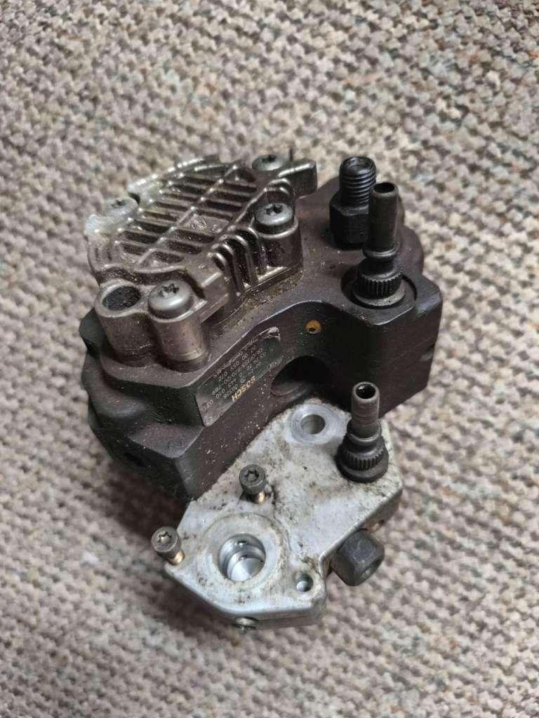 Volvo S40 1.9TD 2000 high pressure fuel pump 