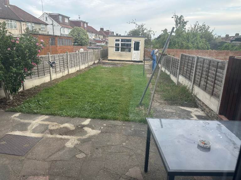 3/4 BEDROOM HOUSE PARTLY FURNISHED WITH GARDEN IN KENTON FOR RENT