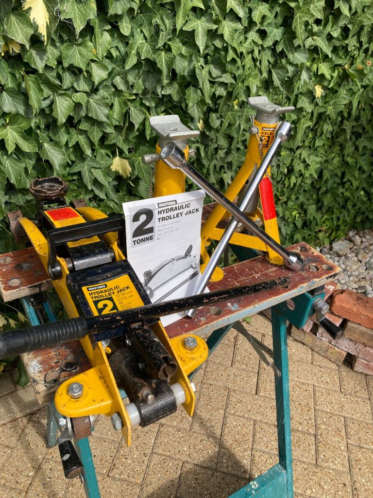 Halfords Trolley Jack—2X Axle Stands—Wheel Brace 