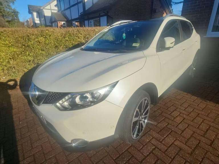 2015 Nissan Qashqai 1.6 dCi Tekna 2WD Euro 5 (s/s) 5dr Diesel