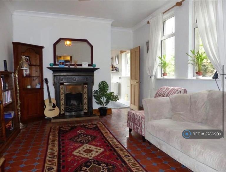 2 bedroom flat in Connaught Road, Cardiff, CF24 (2 bed) (#2780909)