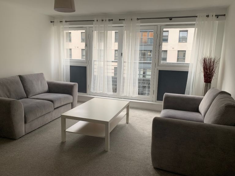 Two bedroom flat 5-10 minute walk from Glasgow city centre and finance district