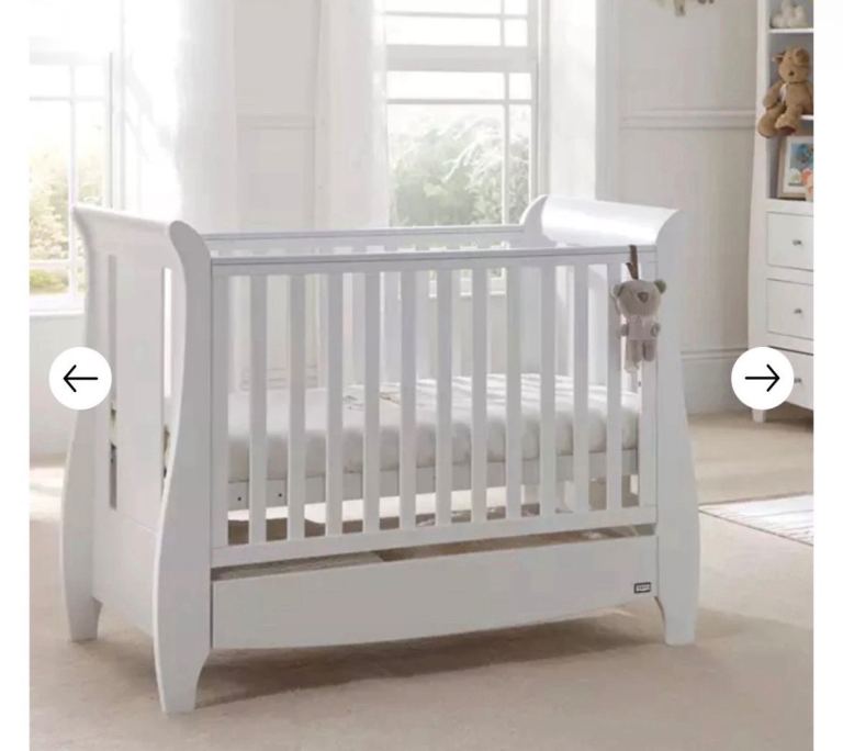 Bambini cot bed 3-in-1 never used with mattress 