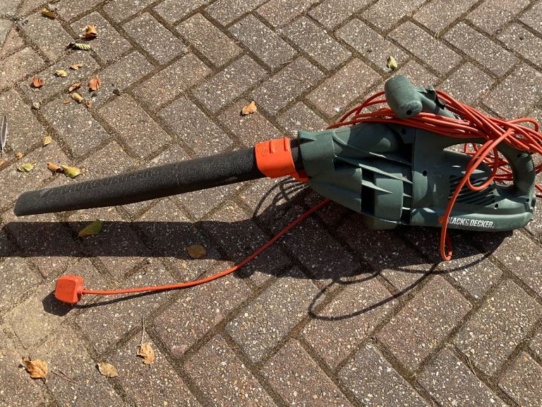 Black & Decker Leaf Blower/Vacuum – Good Condition