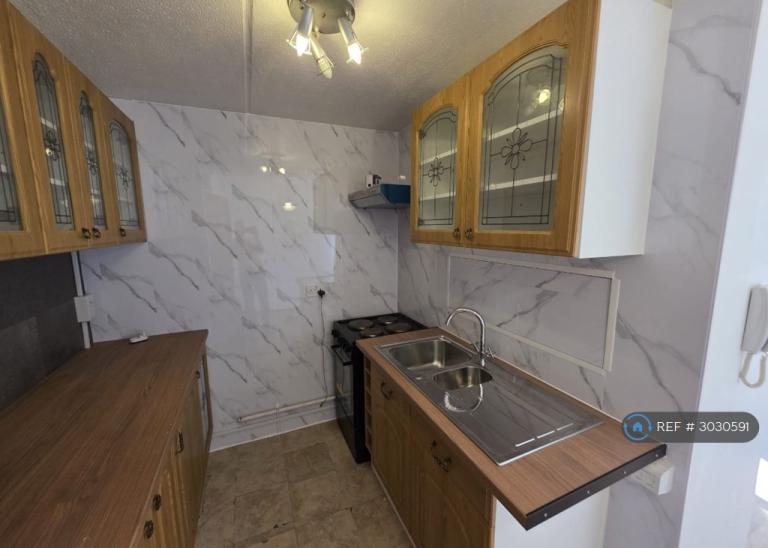 2 bedroom flat in Wycliffe End, Aylesbury, HP19 (2 bed) (#3030591)