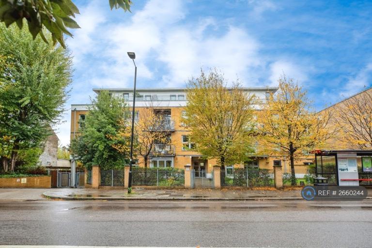 2 bedroom flat in Kings Avenue, London, SW4 (2 bed) (#2660244)