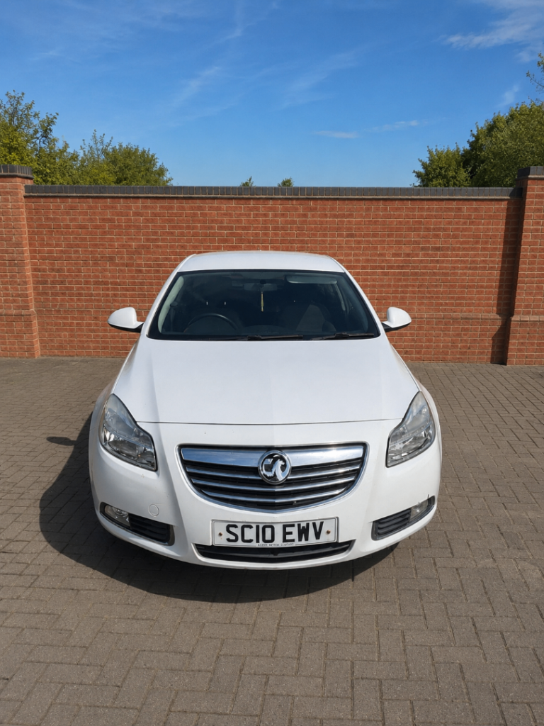Vauxhall, INSIGNIA, Hatchback, 2010, Manual, 1956 (cc), 5 doors