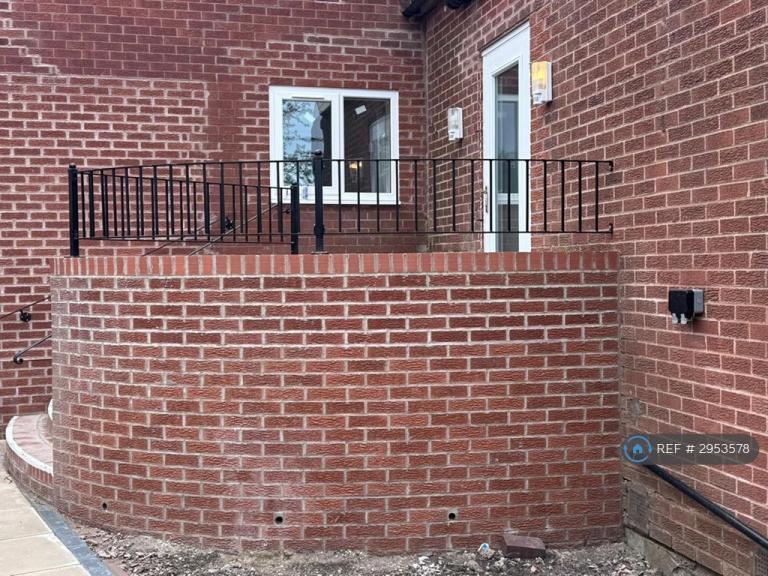 1 bedroom in High St, Brierley Hill, DY5 (#2953578)