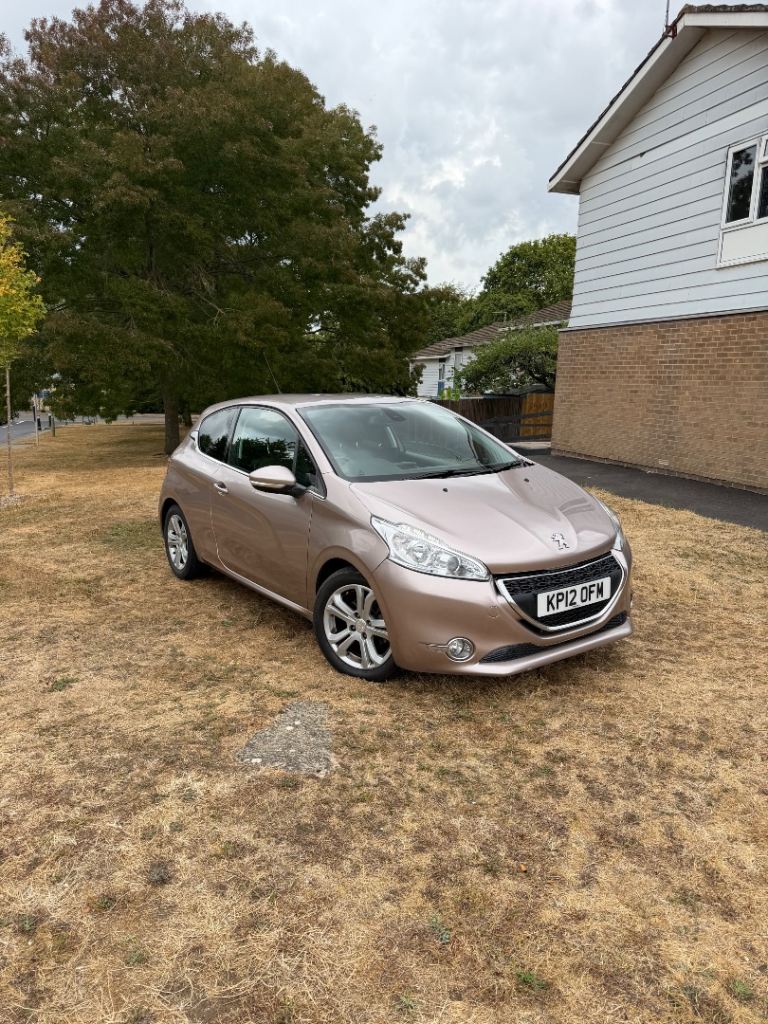 Peugeot, 208, Hatchback, 2012, Manual, 1598 (cc), 3 doors