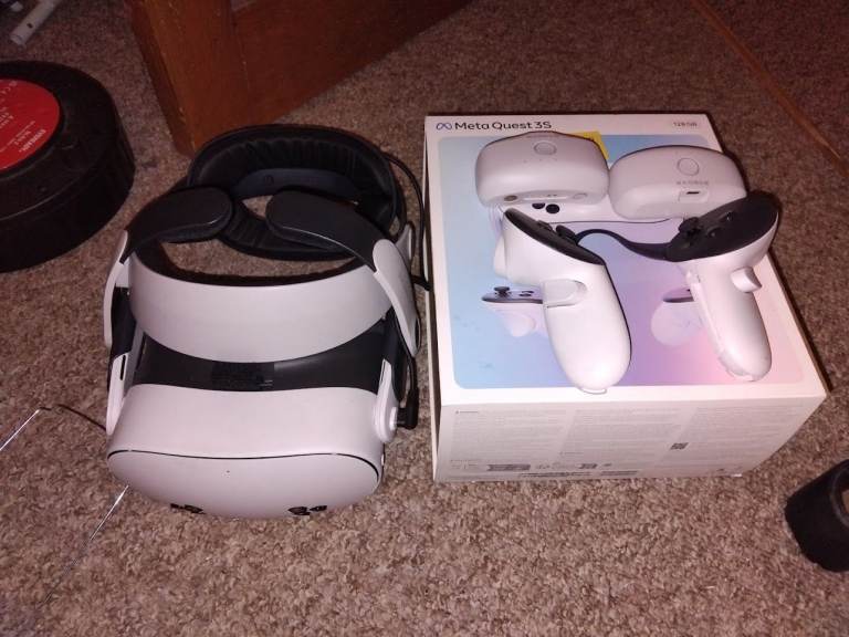 Meta Quest 3s 128gb VR Headset w/ Controllers, Upgraded Headstrap, Battery Spares, Controller Grips