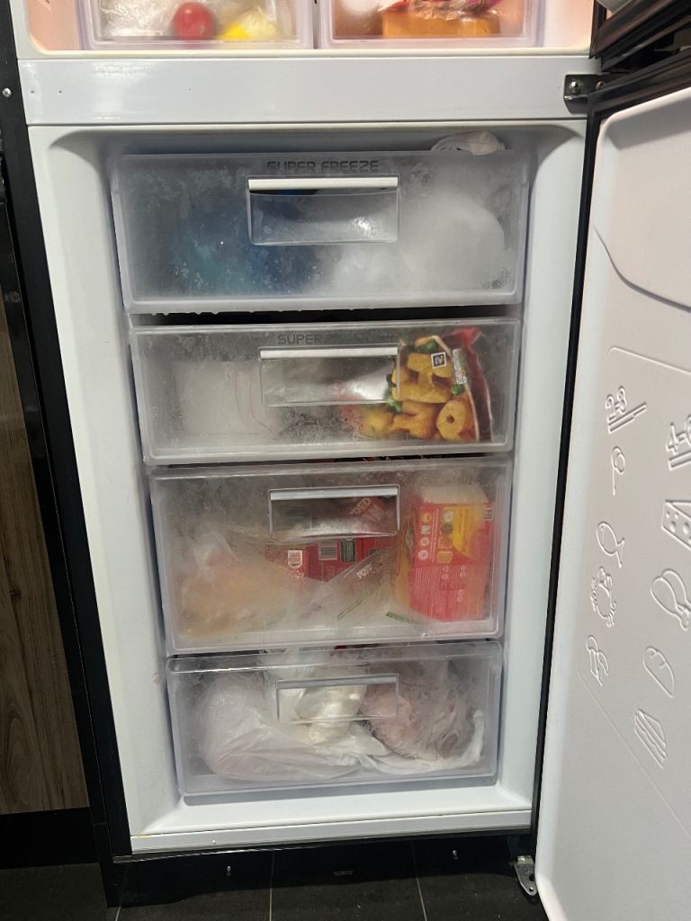 Fridge freezer 
