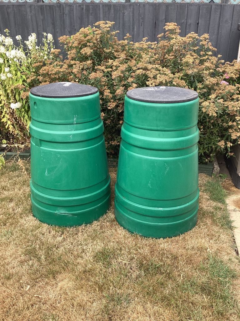 2 compost bins £10
