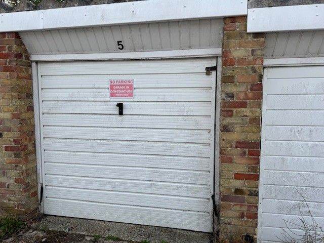 Garage for rent £950.00 Per Annum
