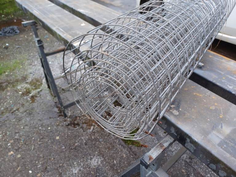 Wire fencing. 3 ft high. Approx 4.4m long 2"x2"